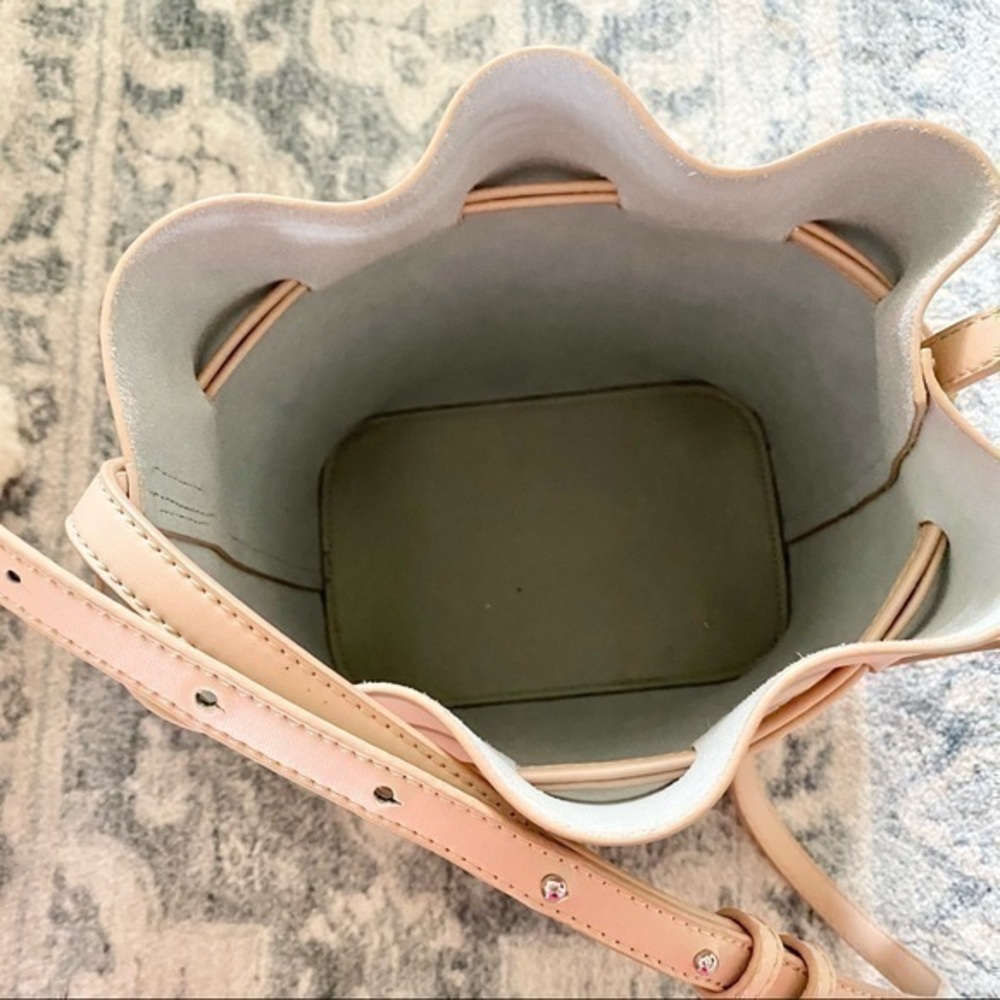 Elegant Pink Crossbody Bag - Picture 3 of 8